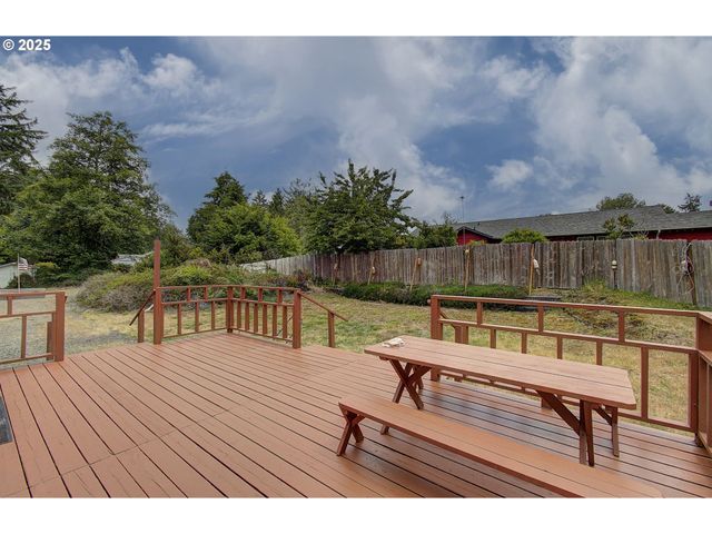 28614 West Ln, Ocean Park, WA 98640