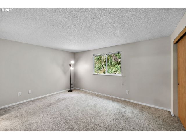 13216 Ne SALMON CREEK Ave, Vancouver, WA 98686