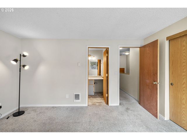 13216 Ne SALMON CREEK Ave, Vancouver, WA 98686