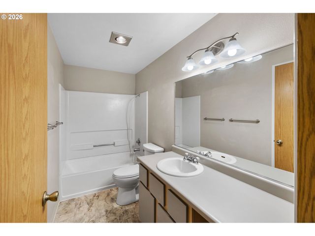 13216 Ne SALMON CREEK Ave, Vancouver, WA 98686