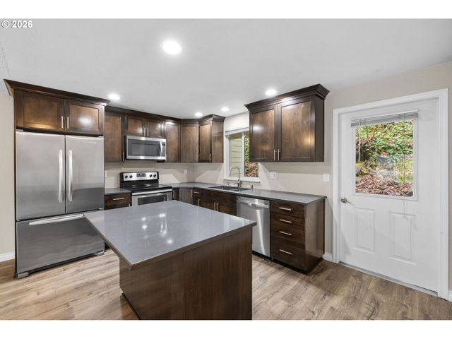 13216 Ne SALMON CREEK Ave, Vancouver, WA 98686