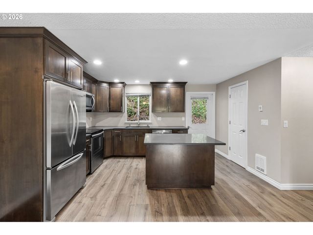 13216 Ne SALMON CREEK Ave, Vancouver, WA 98686