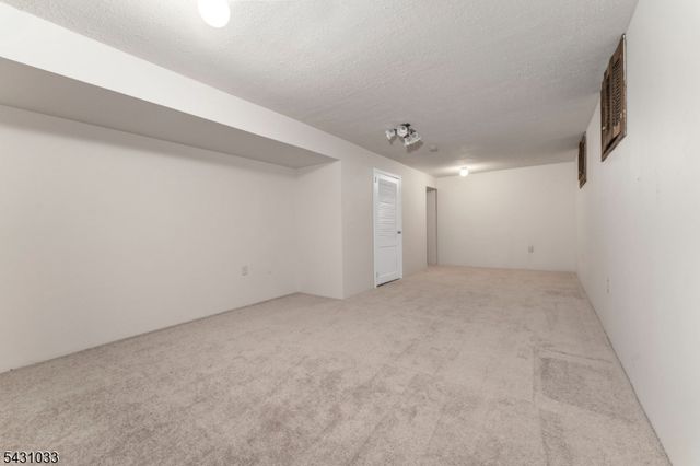 37 Wood Duck Ct, Allamuchy Twp., NJ 07840