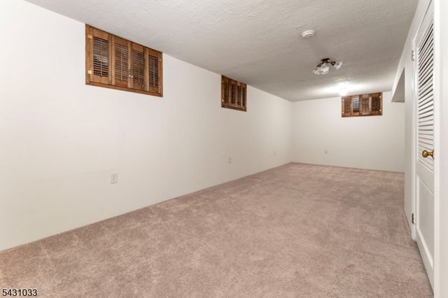 37 Wood Duck Ct, Allamuchy Twp., NJ 07840