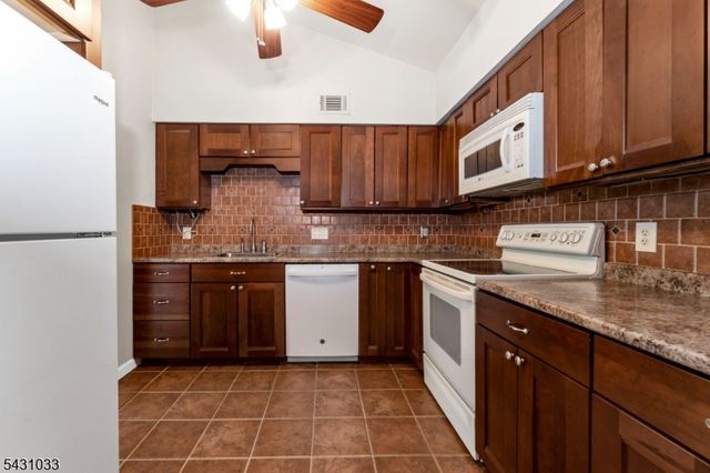 37 Wood Duck Ct, Allamuchy Twp., NJ 07840