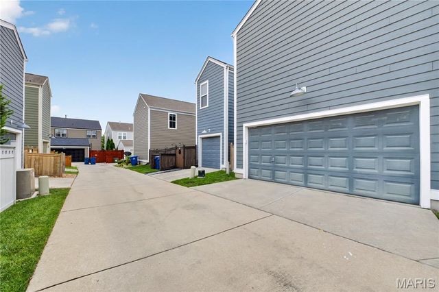 3221 Camp Street, St Charles, MO 63301