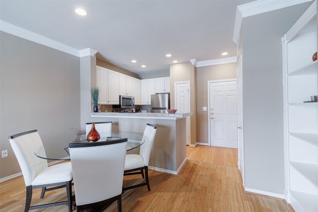 2400 Mccue Road 348, Houston, TX 77056