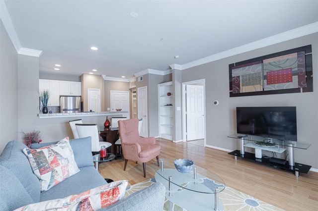 2400 Mccue Road 348, Houston, TX 77056