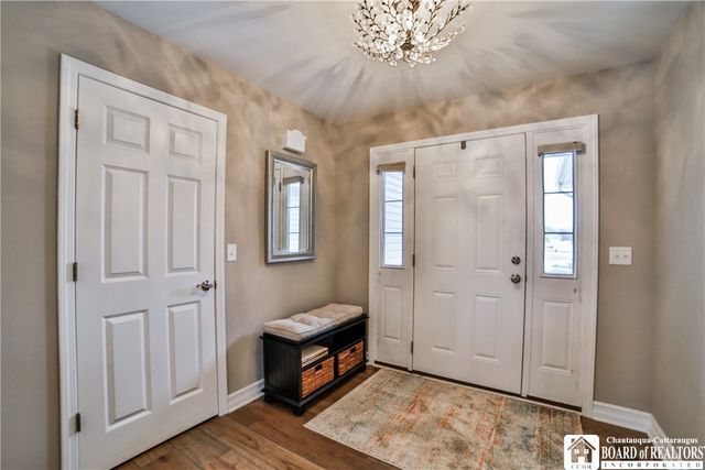 102 Country Club Drive, Grand Island, NY 14072