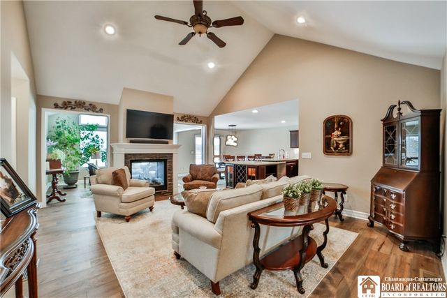 102 Country Club Drive, Grand Island, NY 14072