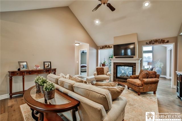 102 Country Club Drive, Grand Island, NY 14072