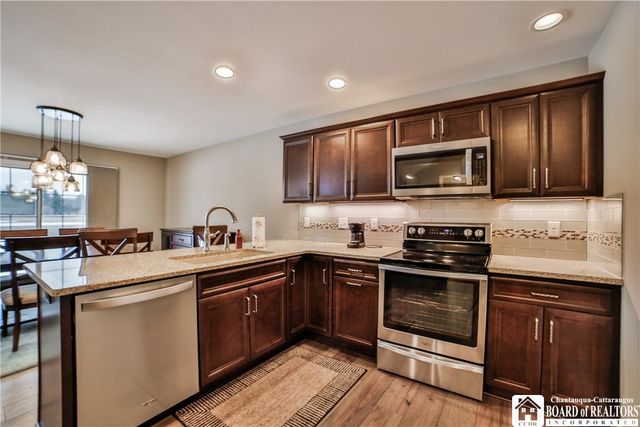 102 Country Club Drive, Grand Island, NY 14072