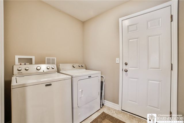 102 Country Club Drive, Grand Island, NY 14072