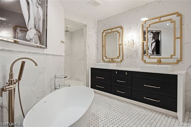 705 10th ST S 202, Naples, FL 34102