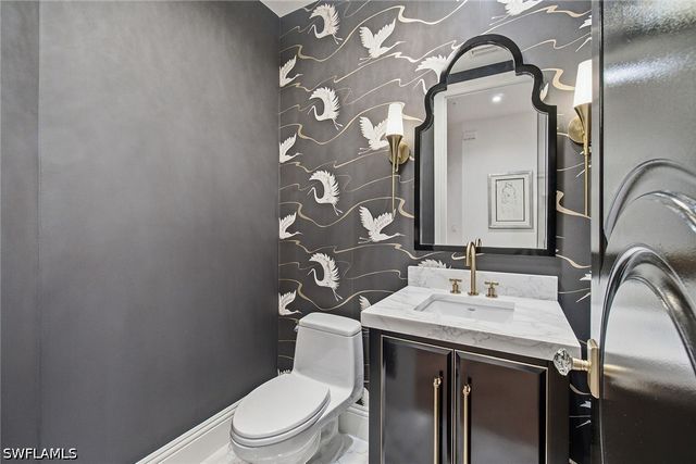 705 10th ST S 202, Naples, FL 34102