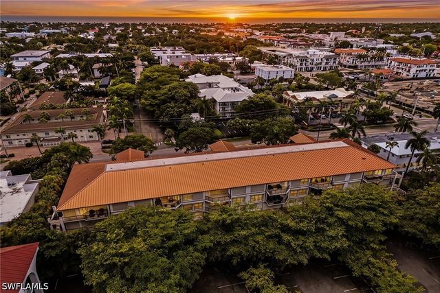 705 10th ST S 202, Naples, FL 34102