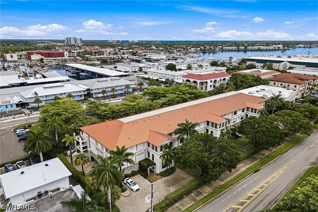 705 10th ST S 202, Naples, FL 34102