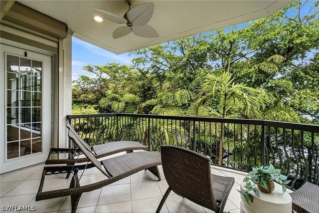 705 10th ST S 202, Naples, FL 34102