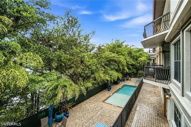 705 10th ST S 202, Naples, FL 34102