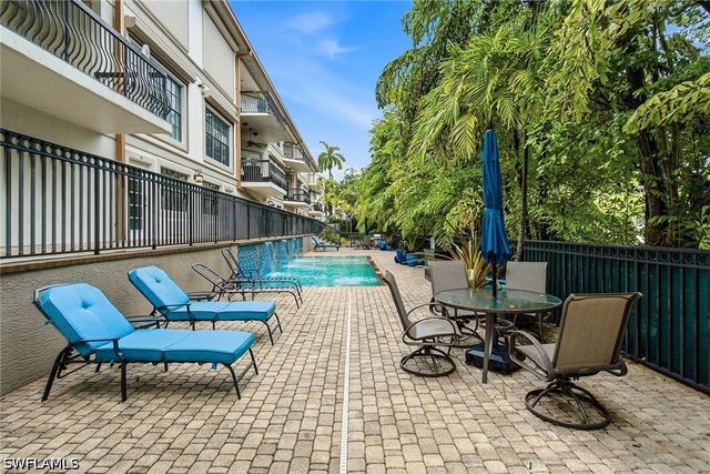 705 10th ST S 202, Naples, FL 34102