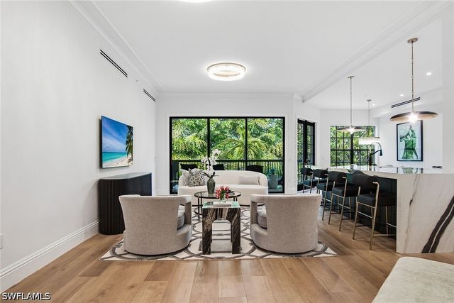 705 10th ST S 202, Naples, FL 34102