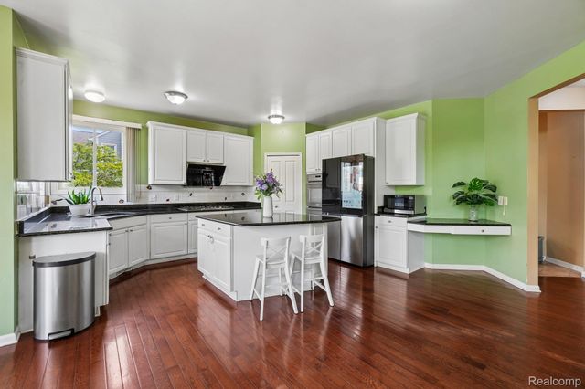 45896 Lathum Drive, Novi, MI 48374