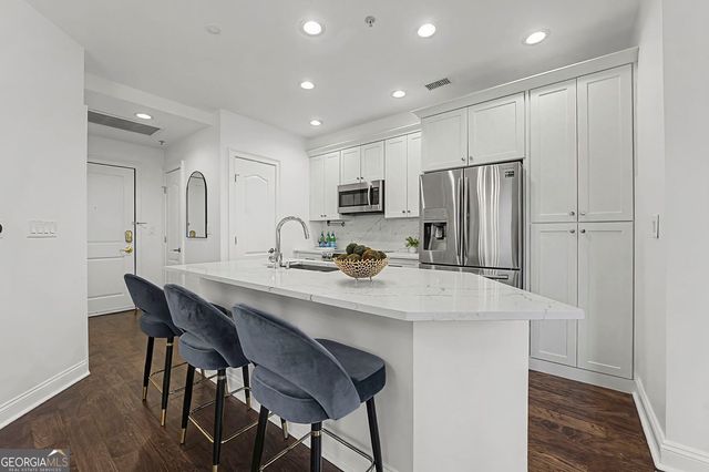 2828 Peachtree Road NW 1704, Atlanta, GA 30305