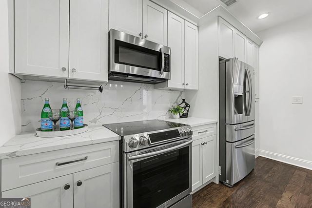 2828 Peachtree Road NW 1704, Atlanta, GA 30305