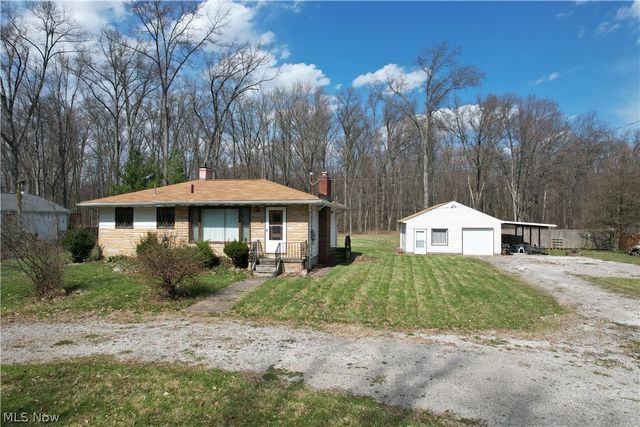 17570 Lakewood Avenue, Lake Milton, OH 44429