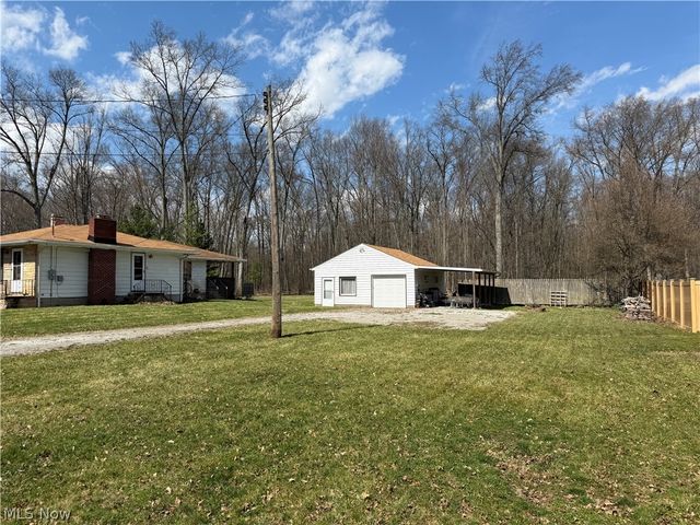 17570 Lakewood Avenue, Lake Milton, OH 44429