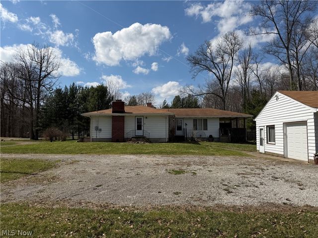 17570 Lakewood Avenue, Lake Milton, OH 44429