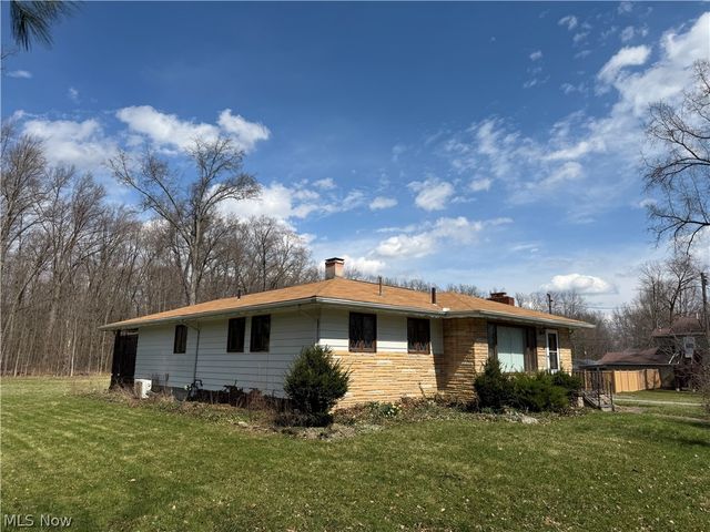 17570 Lakewood Avenue, Lake Milton, OH 44429