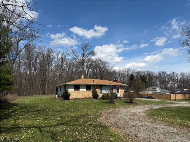 17570 Lakewood Avenue, Lake Milton, OH 44429