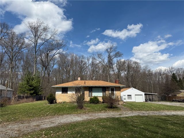 17570 Lakewood Avenue, Lake Milton, OH 44429