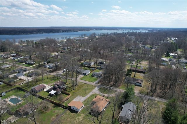 17570 Lakewood Avenue, Lake Milton, OH 44429