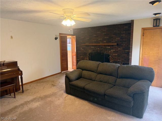 17570 Lakewood Avenue, Lake Milton, OH 44429