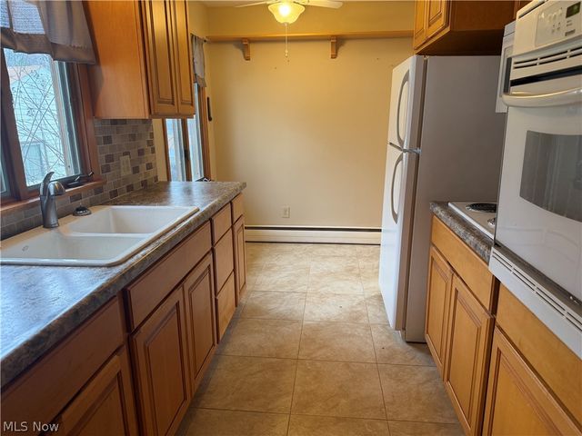 17570 Lakewood Avenue, Lake Milton, OH 44429