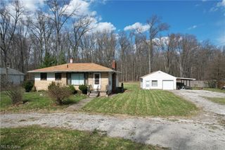 17570 Lakewood Avenue, Lake Milton, OH 44429