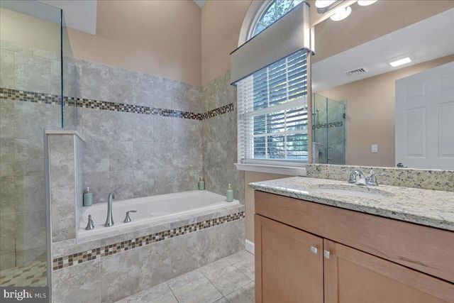 12 BEACHWOOD CT, Lake Harmony, PA 18624