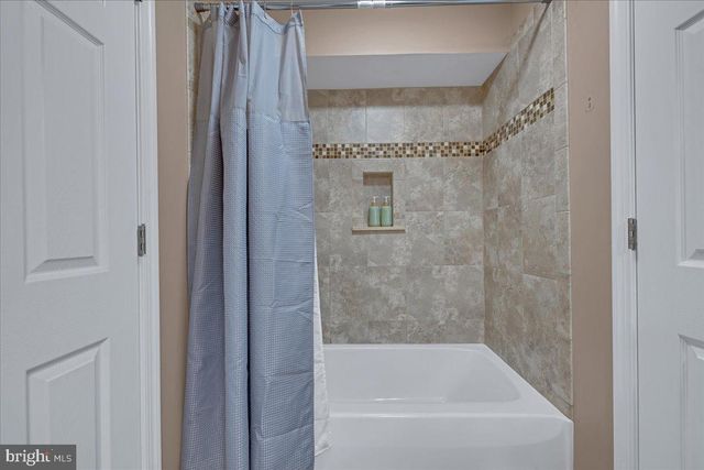 12 BEACHWOOD CT, Lake Harmony, PA 18624