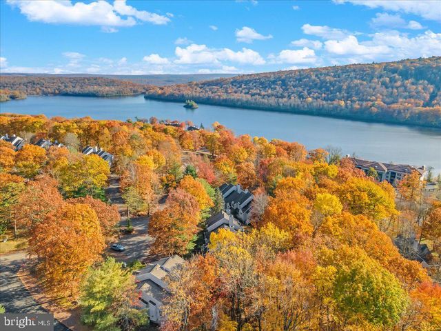 12 BEACHWOOD CT, Lake Harmony, PA 18624