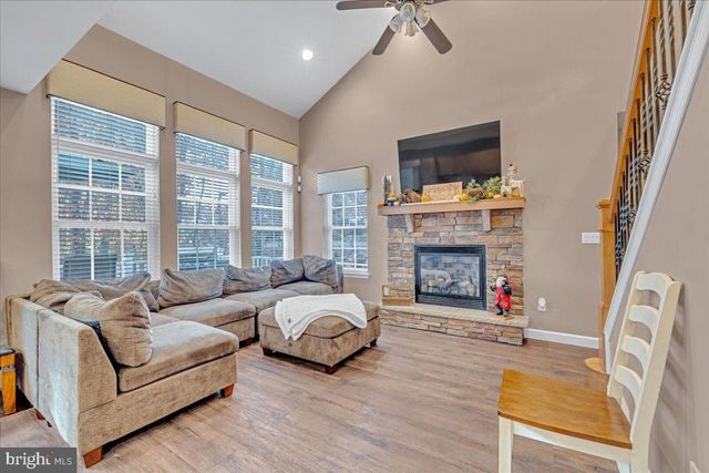 12 BEACHWOOD CT, Lake Harmony, PA 18624