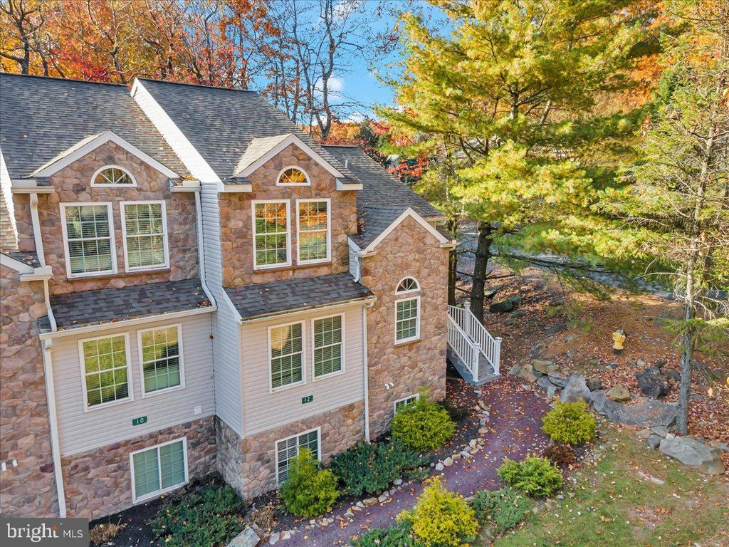 12 BEACHWOOD CT, Lake Harmony, PA 18624