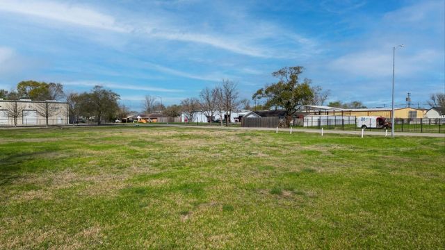 5909 Cypress Street, Houston, TX 77074