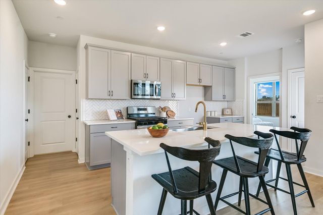 2500 FOREST CREEK DR 904, Round Rock, TX 78665