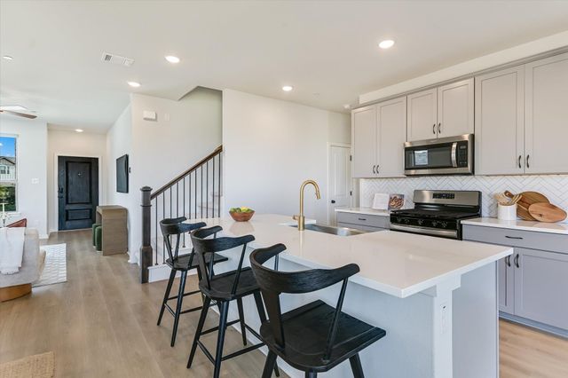 2500 FOREST CREEK DR 904, Round Rock, TX 78665