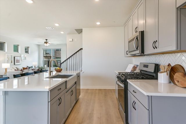 2500 FOREST CREEK DR 904, Round Rock, TX 78665