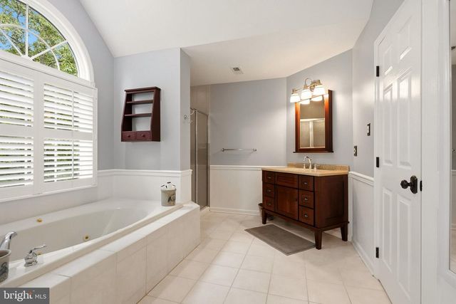 12 BENNINGTON DR, Medford, NJ 08055