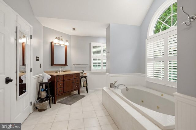 12 BENNINGTON DR, Medford, NJ 08055