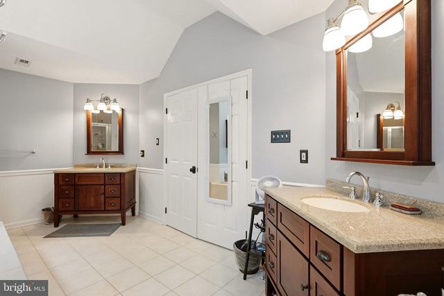 12 BENNINGTON DR, Medford, NJ 08055